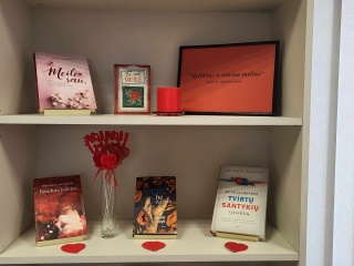 Literatūros paroda „Mylėkime ir bukime mylimi"
