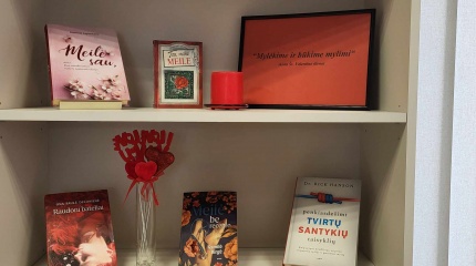 Literatūros paroda „Mylėkime ir bukime mylimi"