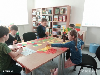 Edukacinis užsiėmimas „Gaminame tautinę vėliavėlę“