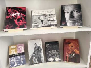 Knygų paroda „Gyvenimas tai teatras, tik reikia gerai suvaidinti"
