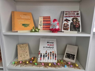 Literatūros ir spaudinių paroda „Velykos – laikas švęsti naują pradžią”