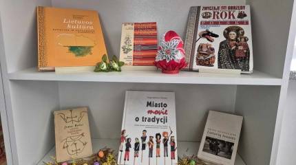 Literatūros ir spaudinių paroda „Velykos – laikas švęsti naują pradžią”
