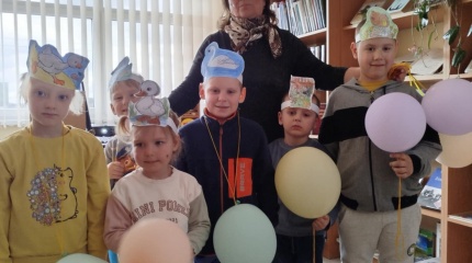 Literatūrinė popietė „Su knygos šviesa per pasaulį“