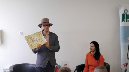 Bibliotekoje svečiavosi rašytojas Nerijus Laurinavičius ir redaktorė Judita Šmitaitė