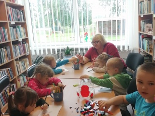 Pasakų valandėlė „Klausk drąsiai“