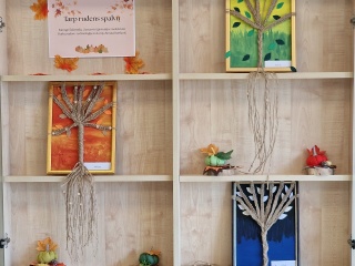 Šalčininkų rajono savivaldybės viešojoje bibliotekoje veikia „Tarp rudens spalvų“ paroda