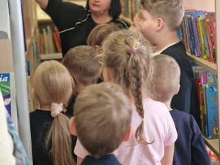 Antrokų ekskursijai į biblioteką
