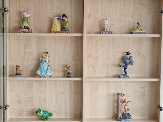 Bibliotekoje eksponuojama Justinos Palkevič „Disney“ personažų kolekcija