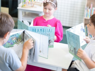 Ankstyvojo skaitymo skatinimo projektas „Knygų startas“ ir toliau auga kartu su mažaisiais...