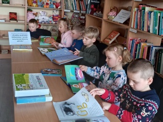  Edukacinis rytmetis „Raidžių medžioklė bibliotekoje: surask tarp knygų lietuvių abėcėlę“