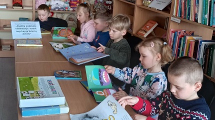  Edukacinis rytmetis „Raidžių medžioklė bibliotekoje: surask tarp knygų lietuvių abėcėlę“