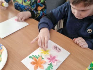 Edukacinis užsiėmimas „Sveikinimo atvirukas mamai“