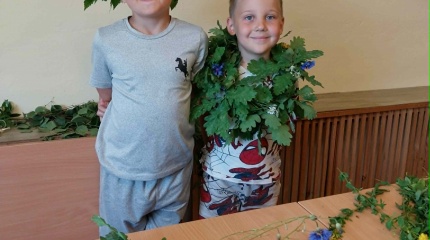 Edukacinis užsiėmimas „Joninių vainiko pynimas“