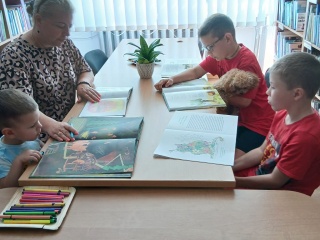 Dieveniškių bibliotekoje vyko garsinis skaitymas „Vasara su gera knyga“