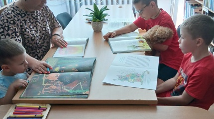 Dieveniškių bibliotekoje vyko garsinis skaitymas „Vasara su gera knyga“