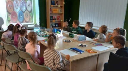 Edukacja kreatywna „Przygody z guzikami w bibliotece”