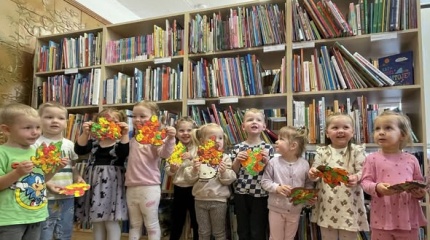 Ruduo bibliotekoje